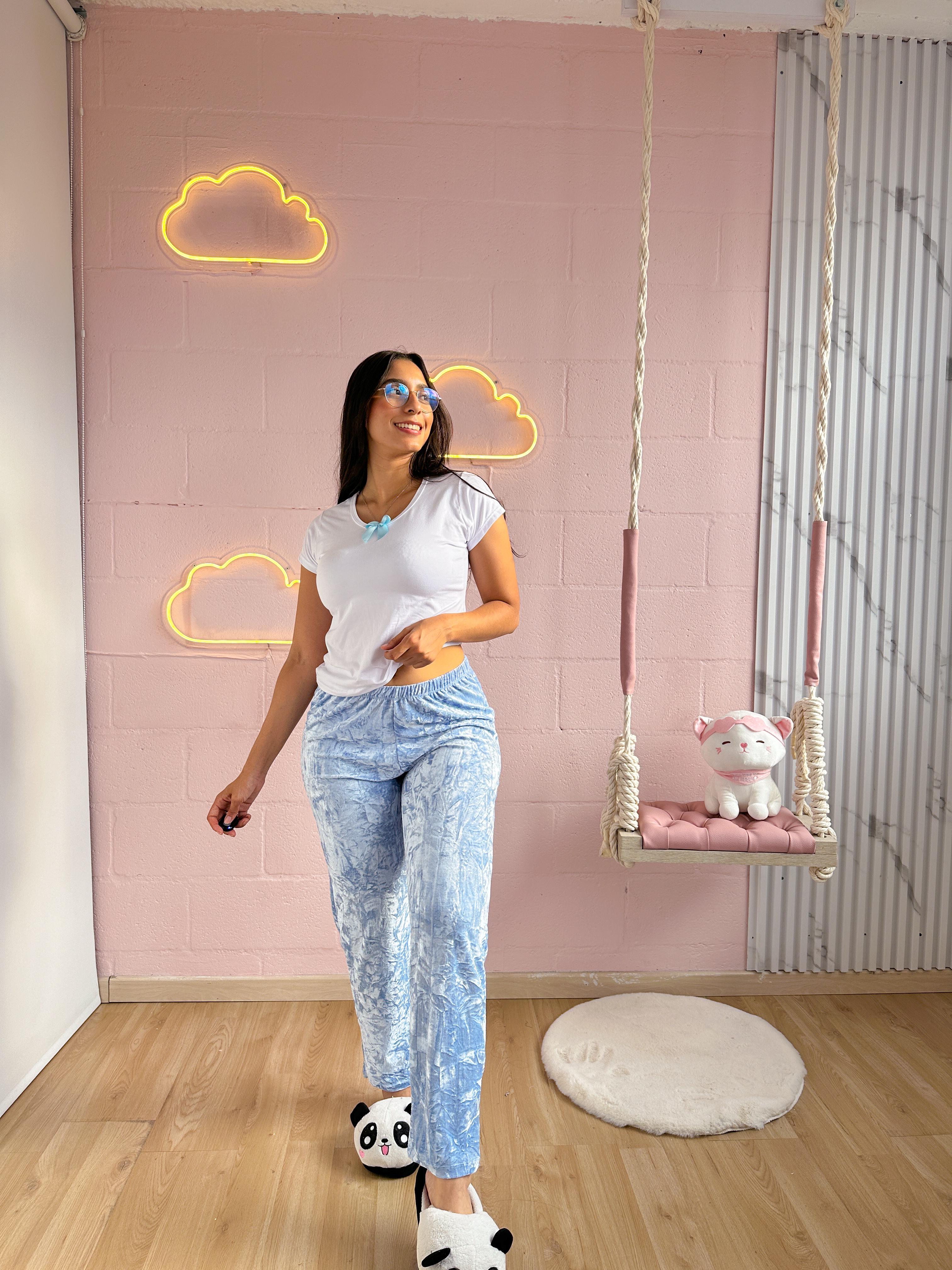 Pijama de pantalon en velvetin con camisa de piel de durazno en manga