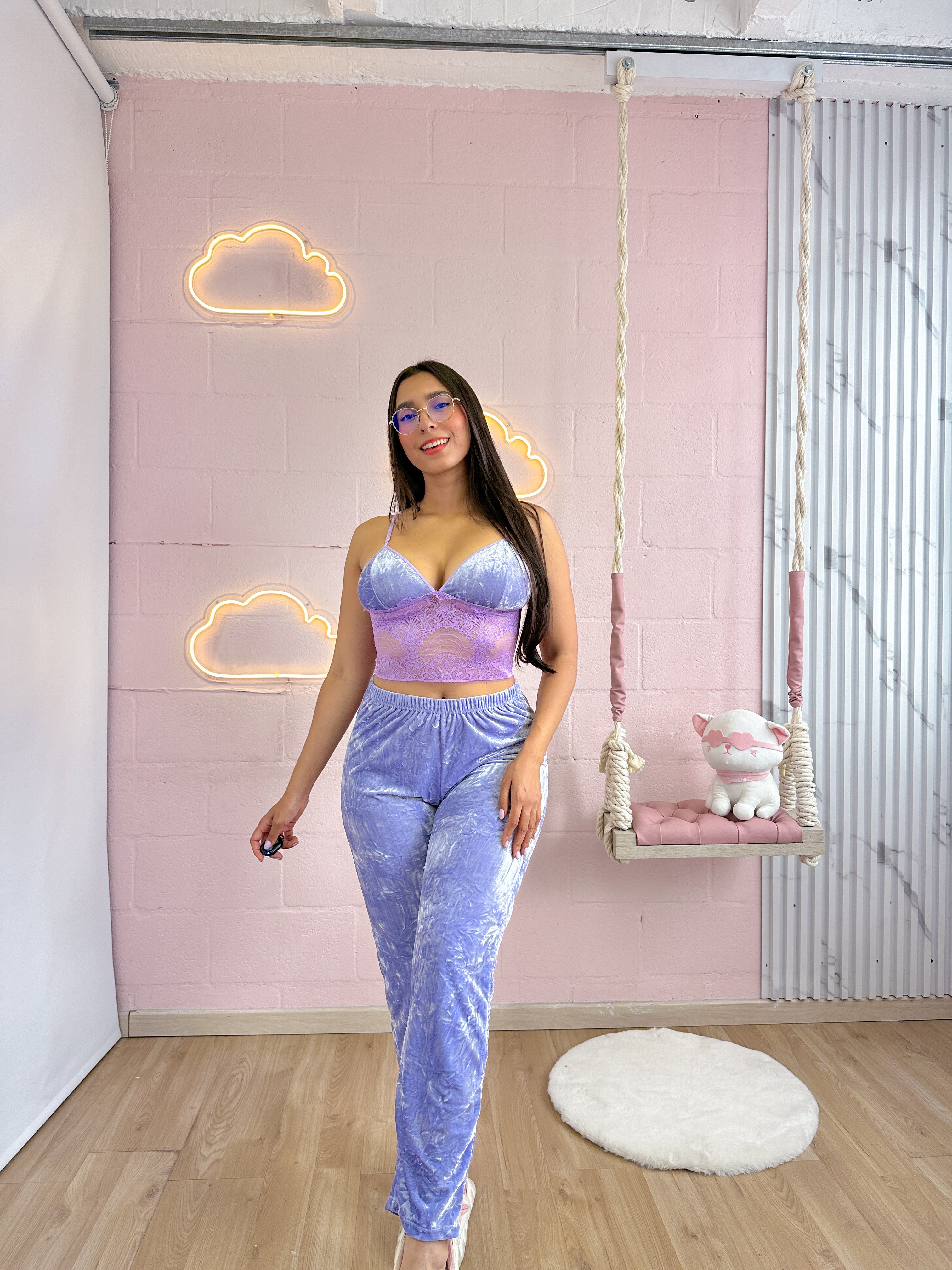 Pijama de pantalon en tercio pelo con top de blonda