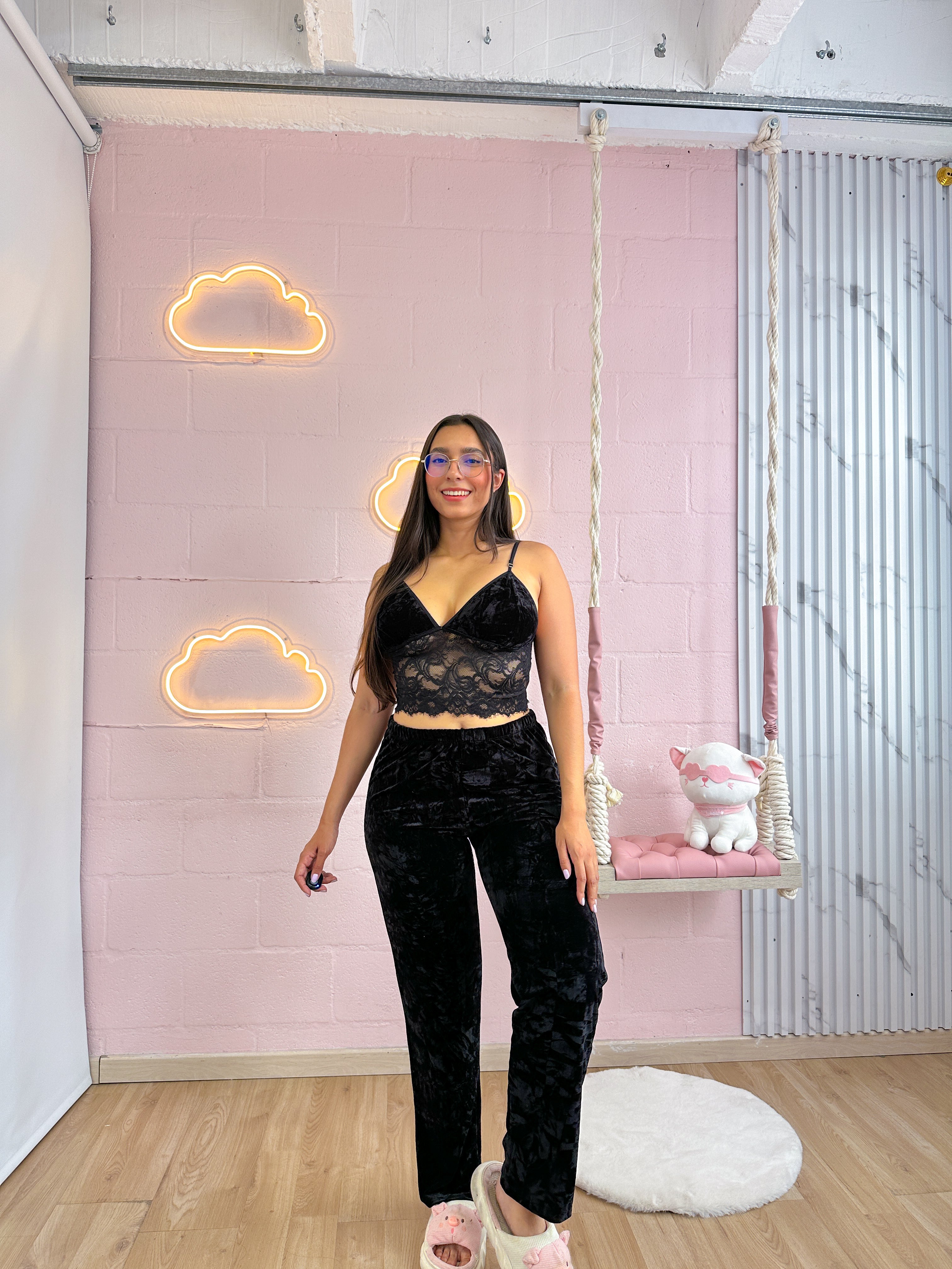 Pijama de pantalon en tercio pelo con top de blonda