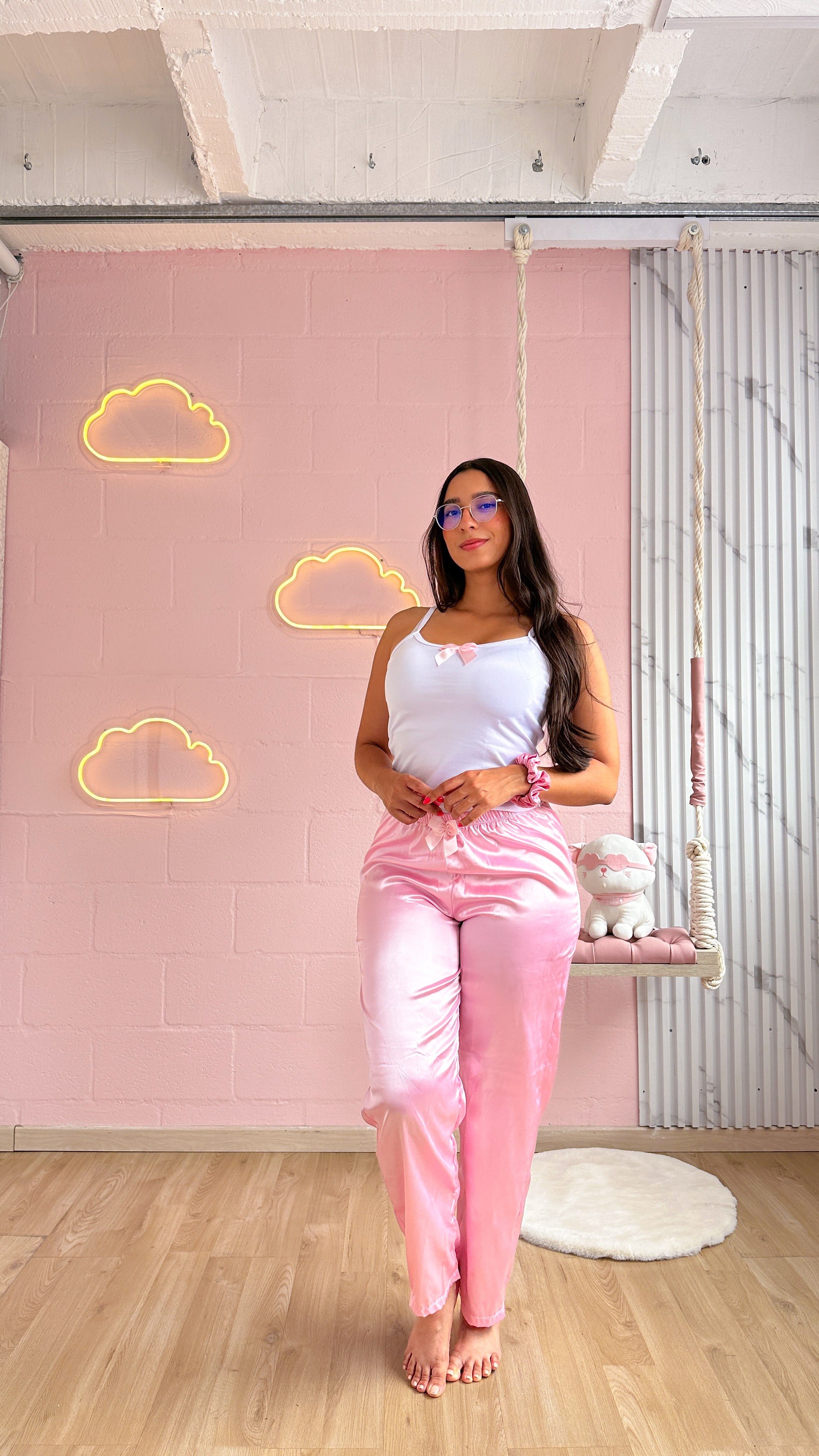 Pijama de satin con blusa de piel de durazno