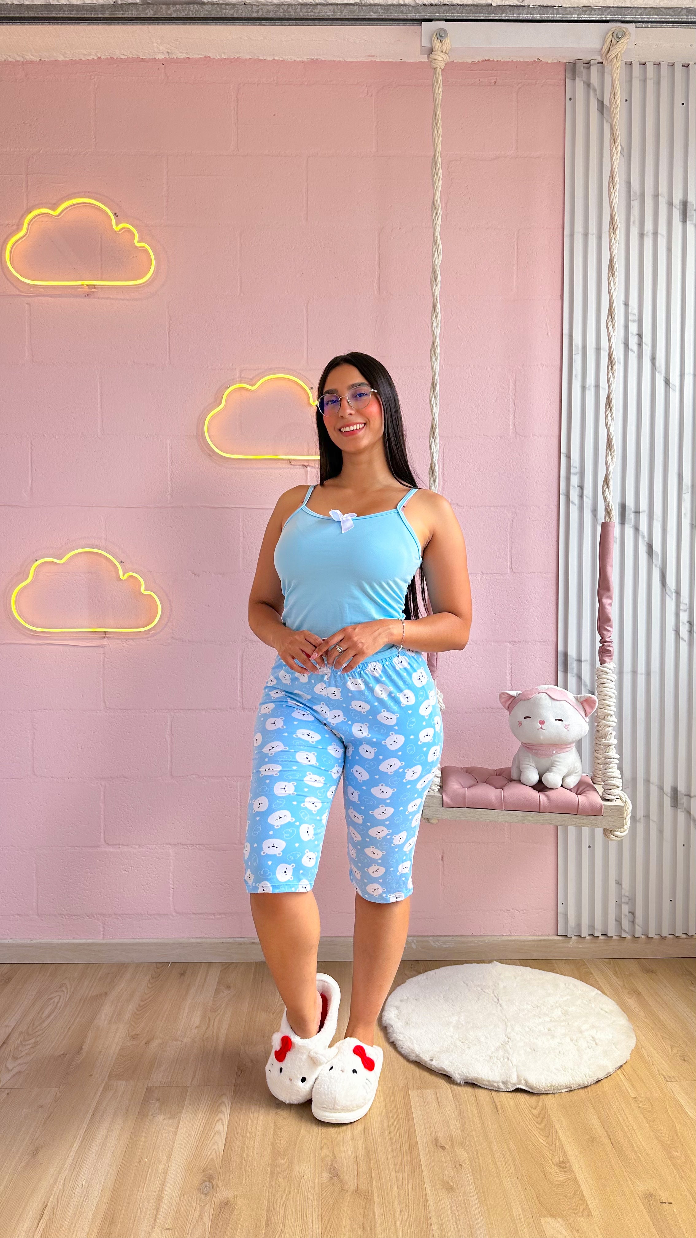 Pijama de capri con estampado y blusa de tiras