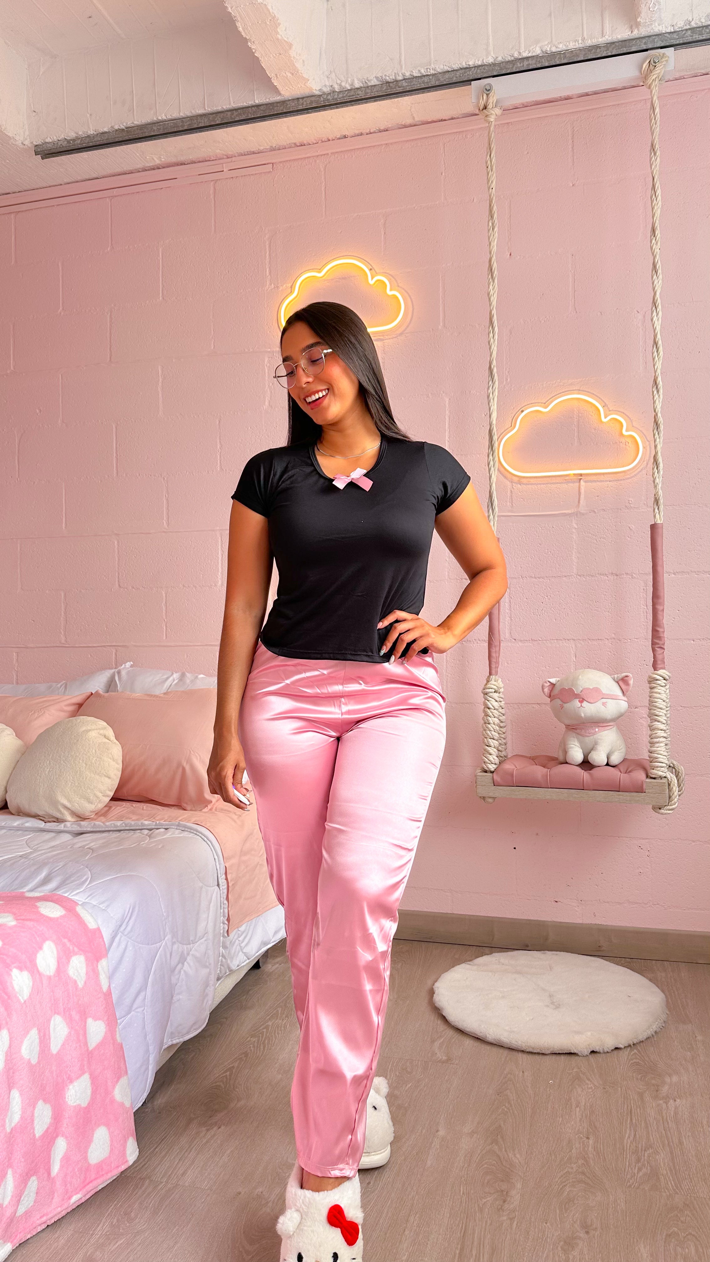 Camiseta y pantalón de satín