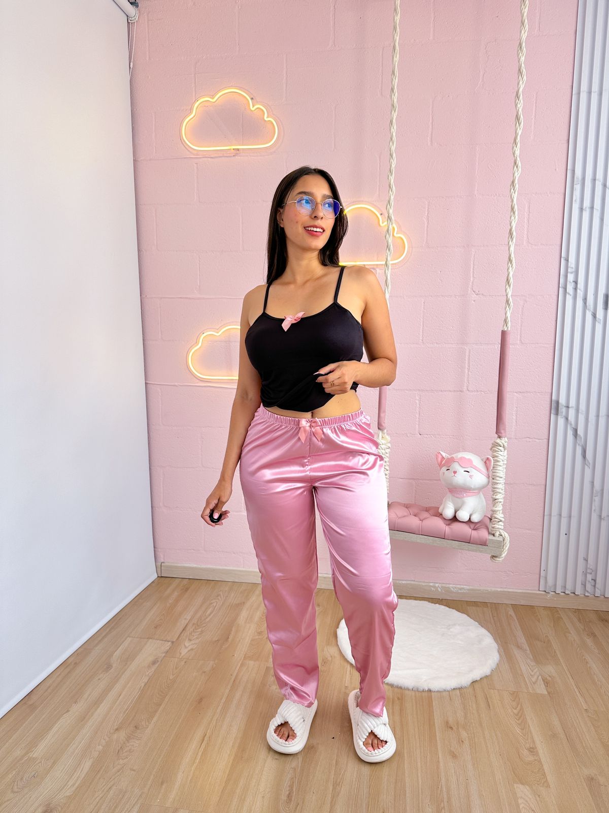 Pijama de satin con blusa de piel de durazno